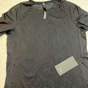 Lululemon Textured Training short sleeve shirt